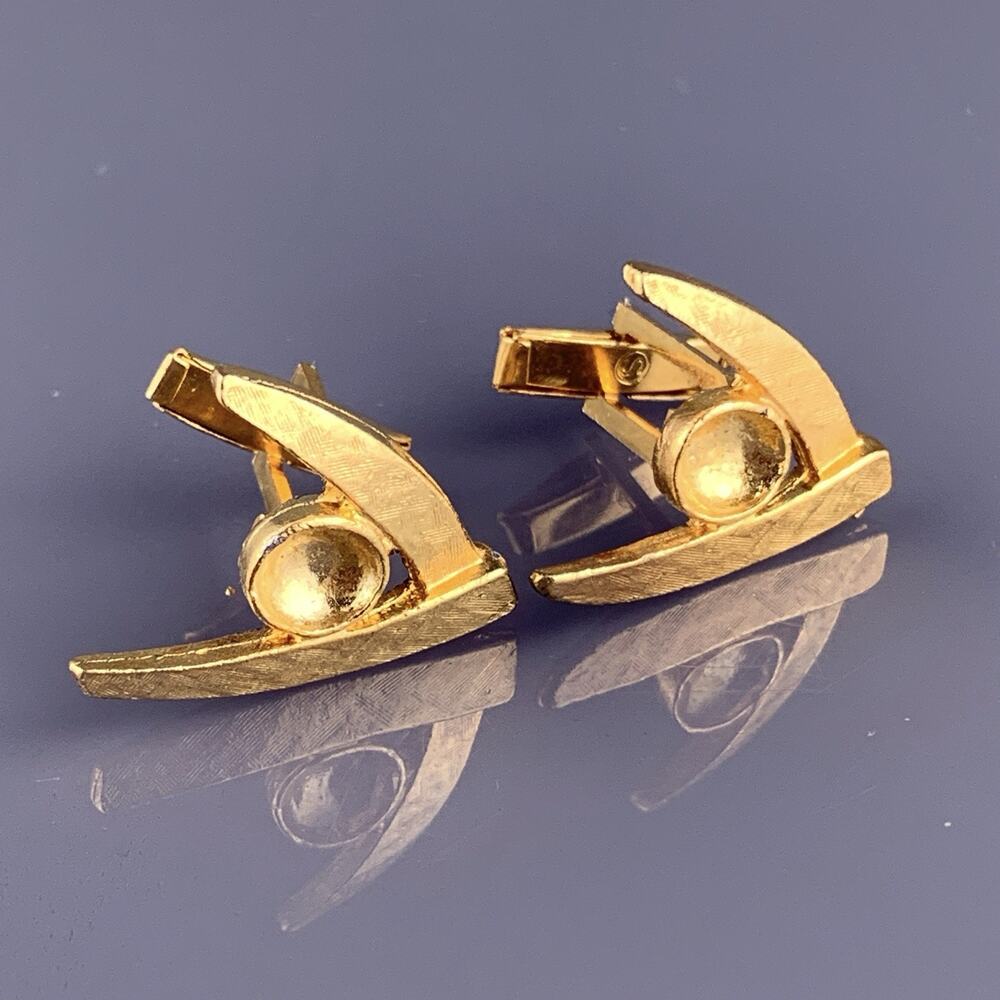Arrow Chevron Circle Cufflinks Gold Tone Mid Century Florentine Texture Vintage